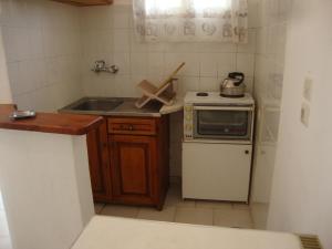 A kitchen or kitchenette at Alex Apartments