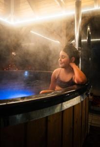 a girl in a bathtub with water at Nyiko Vendégház in Lupeni