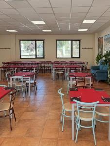 Restaurant o un lloc per menjar a Hotel Royuela