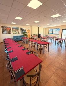 Restaurant o un lloc per menjar a Hotel Royuela 3 fotos més