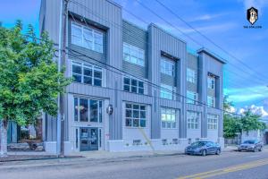 a building on a street with cars parked in front of it at The Stallion in Memphis