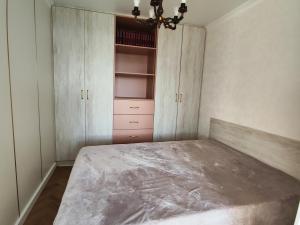 a bedroom with a large bed and a closet at Gorgeous view apt riscanovca in Chişinău