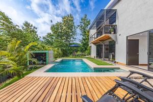a house with a swimming pool on a wooden deck at Z orro Tropical in Arbolito