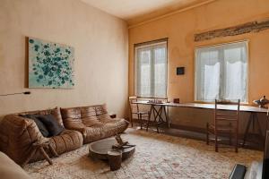 a living room with a couch and a table at Boutique Hotel Verne Dreams in Ghent