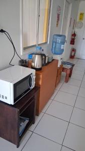 a kitchen with a microwave on top of a counter at Hostal Mejillones in Mejillones
