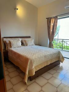 a bedroom with a bed and a large window at Kastelia in Yéfira
