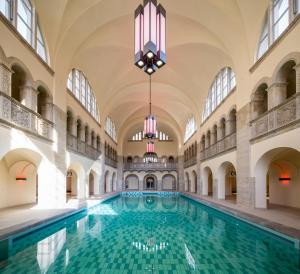 a swimming pool in a building with a ceiling at Hotel Oderberger in Berlin