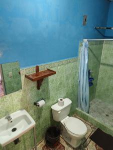 a bathroom with a toilet and a sink at Hospedaje doña Gladys in Flores +49 photos