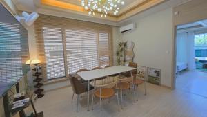 a dining room with a table and chairs at Daegu-station 동성로 GoodLuck STAY in Daegu