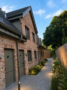 a brick house with a brick driveway at Kiefernhuus 2 in Norderney +1 photo