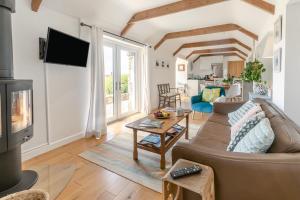 a living room with a couch and a fireplace at 1 Bed in Penzance oc-78517 in Newlyn