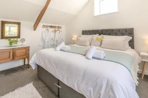 a bedroom with two beds and a dresser at 1 Bed in Penzance oc-78517 in Newlyn