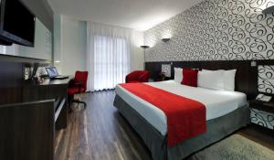 Postel nebo postele na pokoji v ubytování Quality Hotel Curitiba