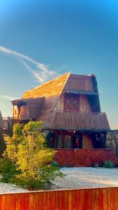 a wooden barn with a fence in front of it at Vbelasofia in Cabo de la Vela