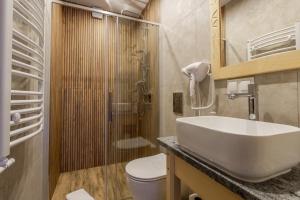 a bathroom with a sink and a toilet and a shower at "Podhalański Gościniec" -250 m Gorący Potok ,Termy Szaflary in Szaflary +101 photos