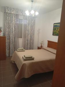 a bedroom with a bed with two towels on it at Lagunas Ruidera 9 in Ruidera