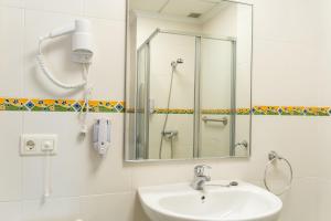 a bathroom with a sink and a mirror at Hotel GR in Tobarra +11 photos