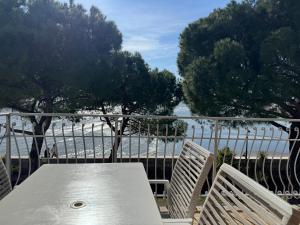 a table and chairs on a balcony with a view of the ocean at BeachfrontGrado Seaview Apartment Costa Azzurra in Grado
