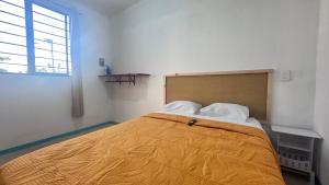 a bedroom with a large bed in a room with a window at Casa ie in Santa María Azompa