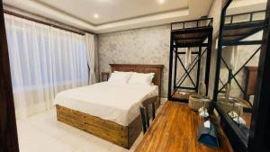 Llit o llits en una habitació de Dorkkhaiythonghotel