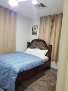 a bedroom with a bed with a blue blanket at Eden Heights in Tokuse +20 photos