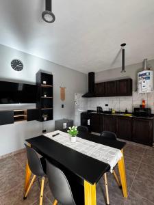 a kitchen with a table and chairs in a room at Alojamiento Pasaje Montes in Cruz del Eje