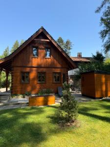 a log cabin with a lawn in front of it at Roubenka u dědy in Humpolec