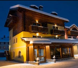 a store front of a building at night at Hotel Champagne in Livigno