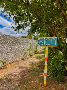 a blue sign on a striped pole next to a wall at Villa Velha Flats in Itamaracá +21 photos