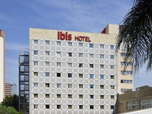a big white building with a bus hotel sign on it at ibis Sao Jose do Rio Preto in Sao Jose do Rio Preto