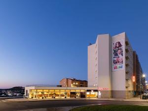 a building with a sign on the side of it at Hotel ibis Bragança in Bragança