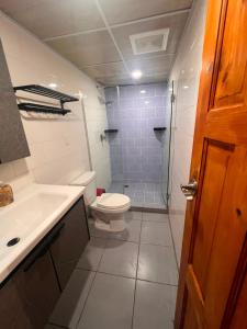 a bathroom with a toilet and a sink and a shower at Casa solarte in Calobrito