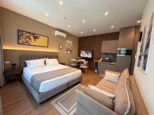 a hotel room with a bed and a couch at Brianza Home in Giussano