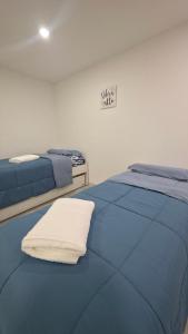 a bedroom with two beds and a sign on the wall at VMV Departamento in Río Grande