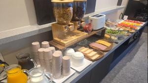 a counter with a buffet with food and a blender at HOTEL lantana in Tudomi