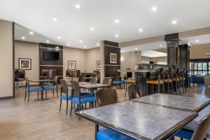 a restaurant with tables and chairs and a bar at Best Western Plus Big Lake Inn in Big Lake