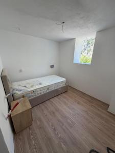 a room with a bed and a window in it at Kulla e Xhem Gjokes 