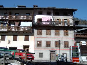 Foto dalla galleria di COL DE RIF Appartamento Storico nelle Dolomiti a Falcade