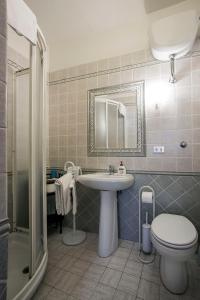 A bathroom at Affittacamere Chiti Melania