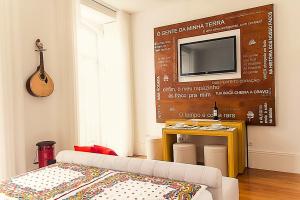 Een bed of bedden in een kamer bij BmyGuest - Porto Fado Apartment