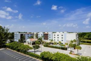 an aerial view of a building with a parking lot at TownePlace Suites by Marriott Boynton Beach in Boynton Beach