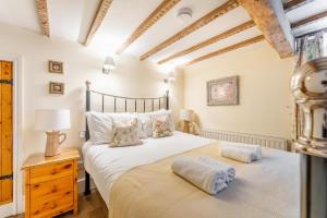 a bedroom with a large bed and a wooden night stand at 3 Bed in Windermere oc-lr164 in Windermere