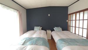 a bedroom with two beds and a window at Okawaya - Vacation STAY 49372v in Ōkawa