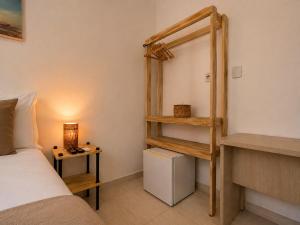 a bedroom with a bed and a book shelf at Pousada Bella Boipeba in Ilha de Boipeba