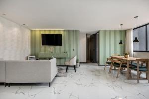 a living room with a couch and a table at Apartamentos HOUSY Laureles in Medellín