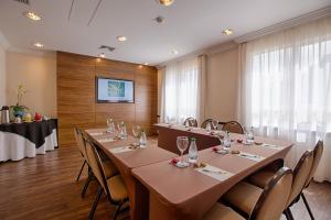 TV a/nebo společenská místnost v ubytování Quality Hotel Curitiba