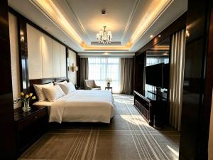 a hotel room with a bed and a flat screen tv at Lv Shou Hotel in Shanghai +33 photos