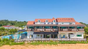a large house on the beach next to the ocean at Taean anmyeondo hwangdo ilmare Pension in Taean