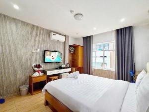 a hotel room with a bed and a television at AILEN BOUTIQUE HOTEL in Ho Chi Minh City +52 photos