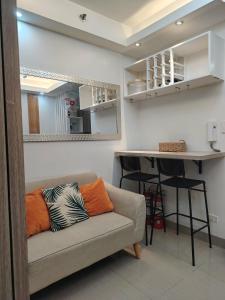 a living room with a couch and a kitchen at VP luxury moa staycation in Manila